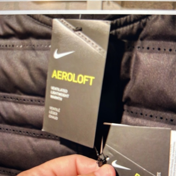 Nike Women's Aeroloft Running Vest - Picture 6 of 7